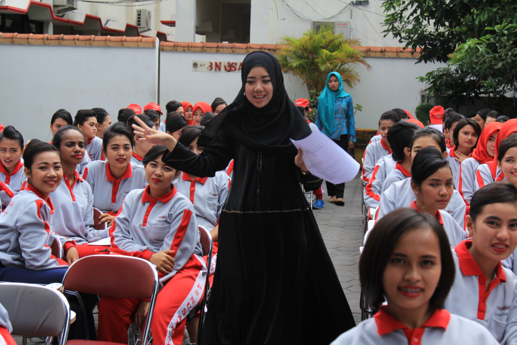 pengalaman sekolah pramugari,pramugari sekolah,review sekolah pramugari,fasilitas sekolah pramugari,materi sekolah pramugari,berapa lama sekolah pramugari,gedung sekolah pramugari,
